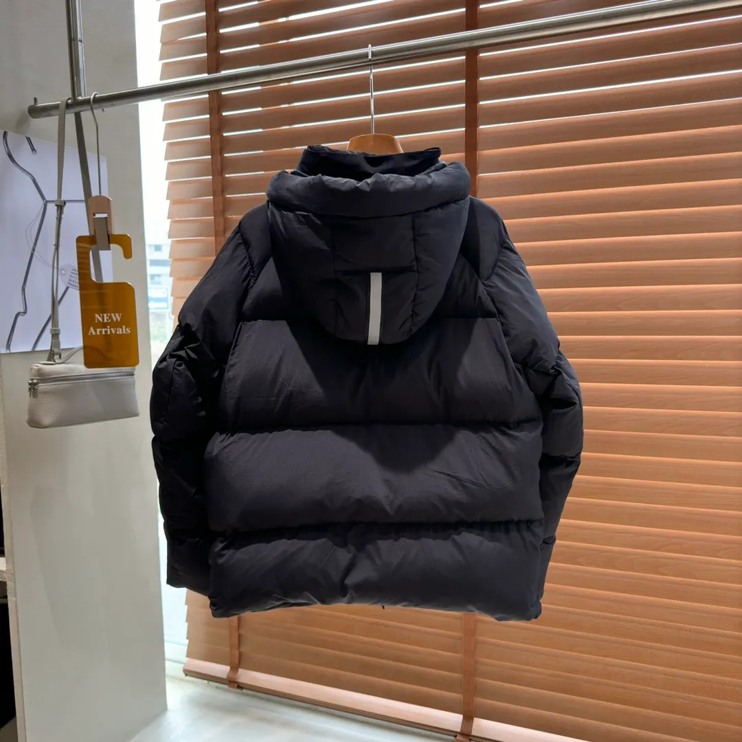 P780 Style No. Y110 𝗖𝗔𝗡𝗔𝗗𝗔 𝗚𝗢𝗢𝗦𝗘｜Canada Goose 𝗝𝘂𝗻𝗰𝘁𝗶𝗼𝗻Capsule Short Down Jacket/Ouyang Nana Generation 𝗦𝗶𝘇𝗲: 𝗫𝗦 𝗦 𝗠 𝗟 𝗫𝗟 Product color: black, white
